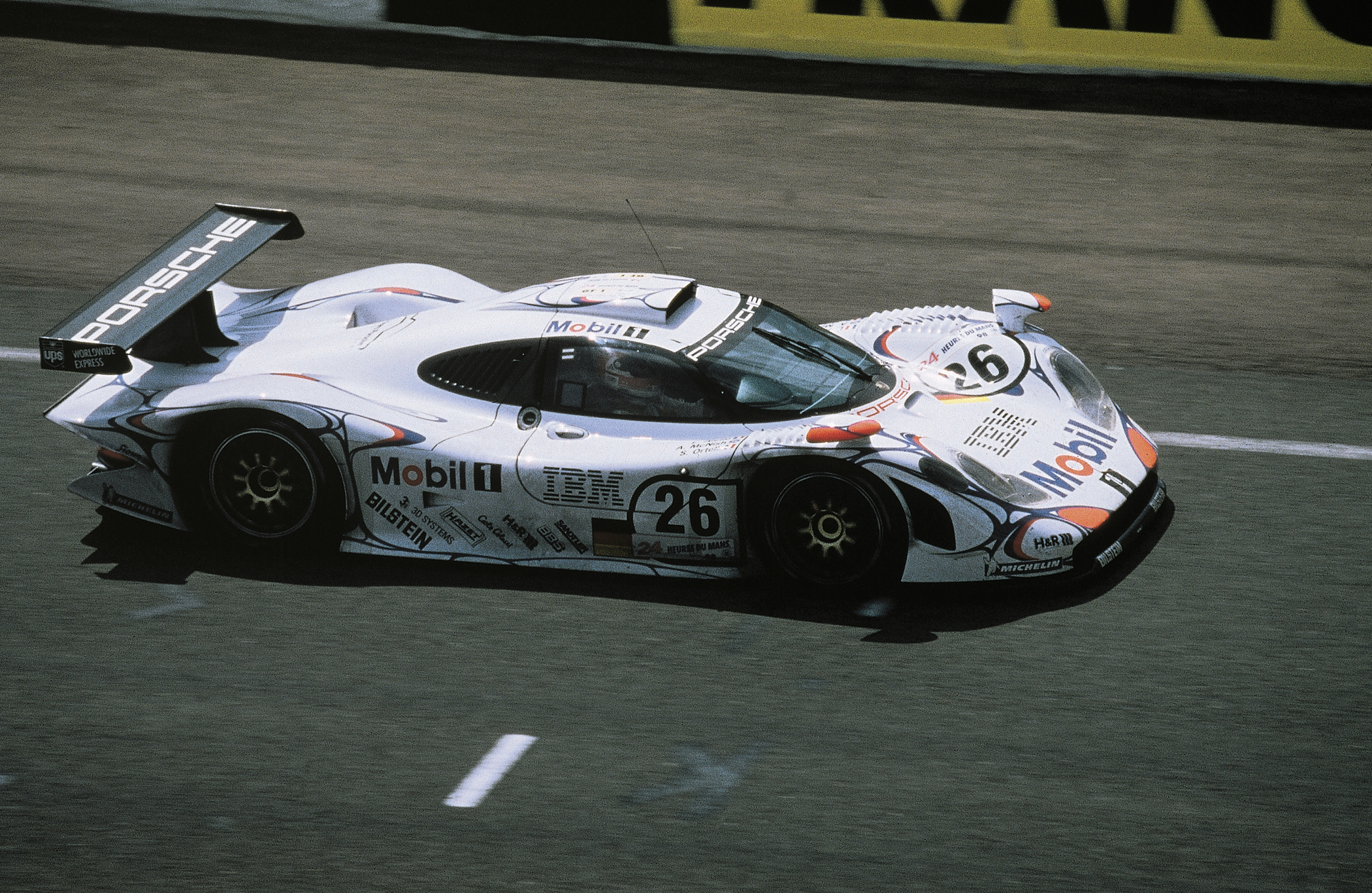 Porsche 911 GT1 at Circuit de